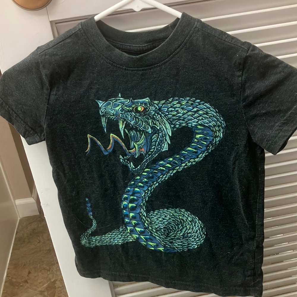 Cat & Jack Black and Green Short Sleeve Tee XS